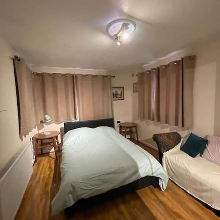Spacious Bungalow In London, Near Central London, The Excel Centre And The O2, Ideal For Families Dış mekan fotoğraf